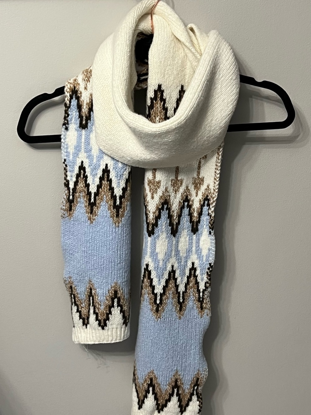LANDS’END Blue and White Zigzag Knit Scarf